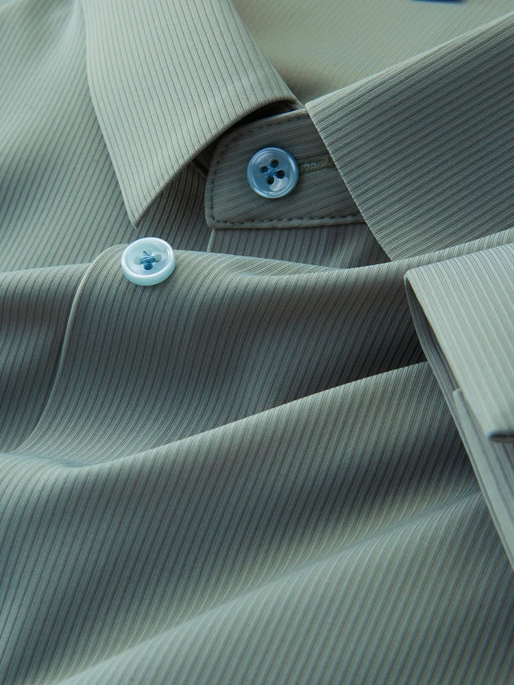 

Водонепроницаемая, не требующая особого ухода, высококачественная, устойчивая к сминанию, тонкая, гладкая, повседневная рубашка для мужчин на весну-осень.