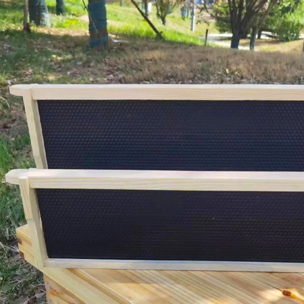 

4Pcs Beehive Foundation Sheet Plastic Beeswax Hybrid Strong Structure Resists Deformation Ideal for Honey Making Pre-Formed