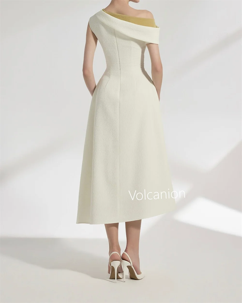 カスタマイズされたジャージープリーツ A ラインオフショルダーミディド​​レスオーダーメイドの機会パーティーエレガントなシンプルなマッチング