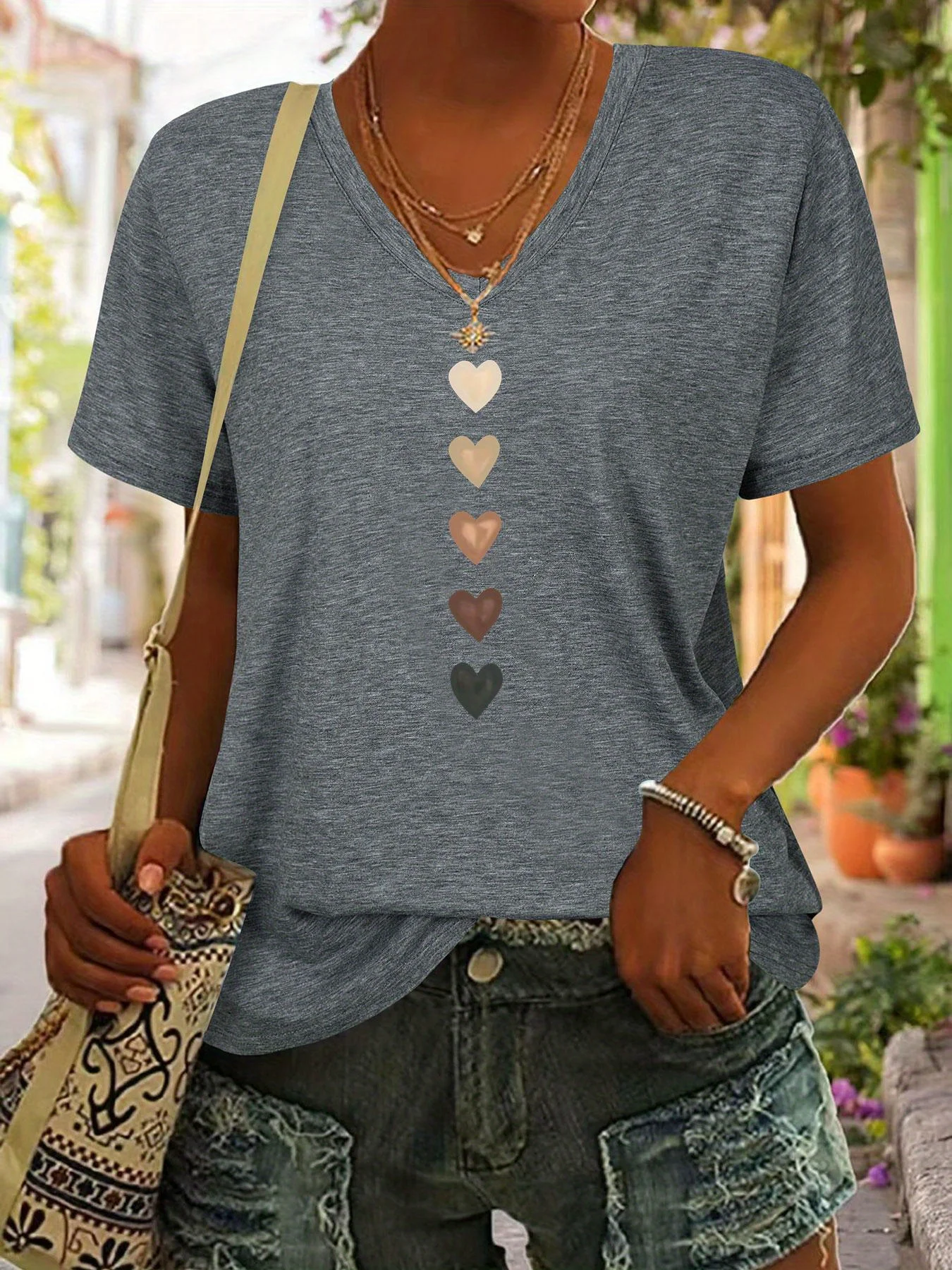 Gradual change heart-shaped color block arrangement pattern, printed women's V-neck short-sleeved T-shirt, soft fabric, women's short-sleeved top