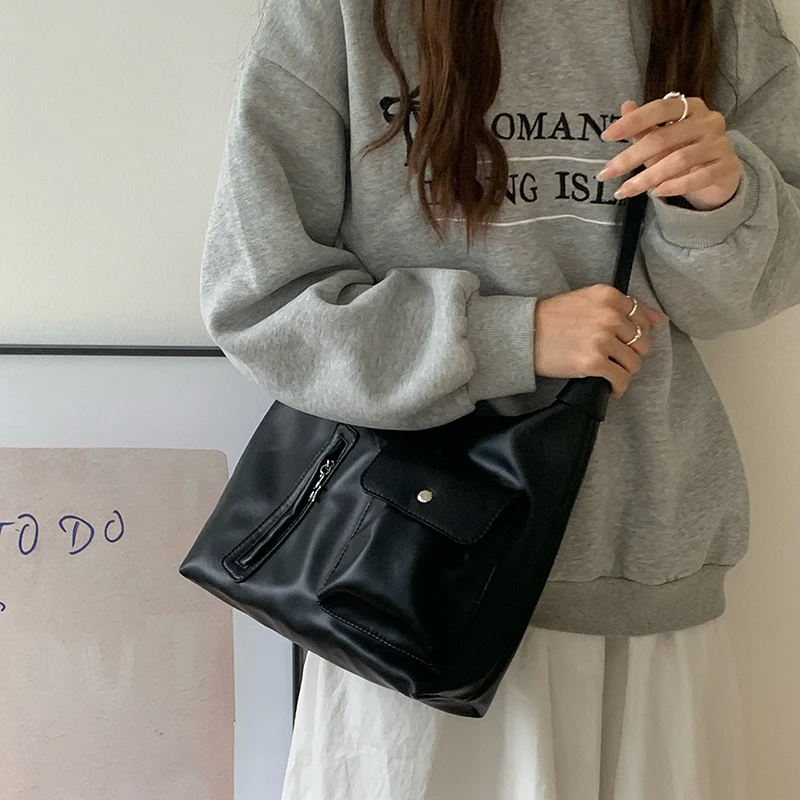 Korean Retro Hobo Shoulder Bag Multi‑pocket Star Zipper Decor Soft Faux Leather Crossbody Bag Casual Daily Commute Tote Purse view 5