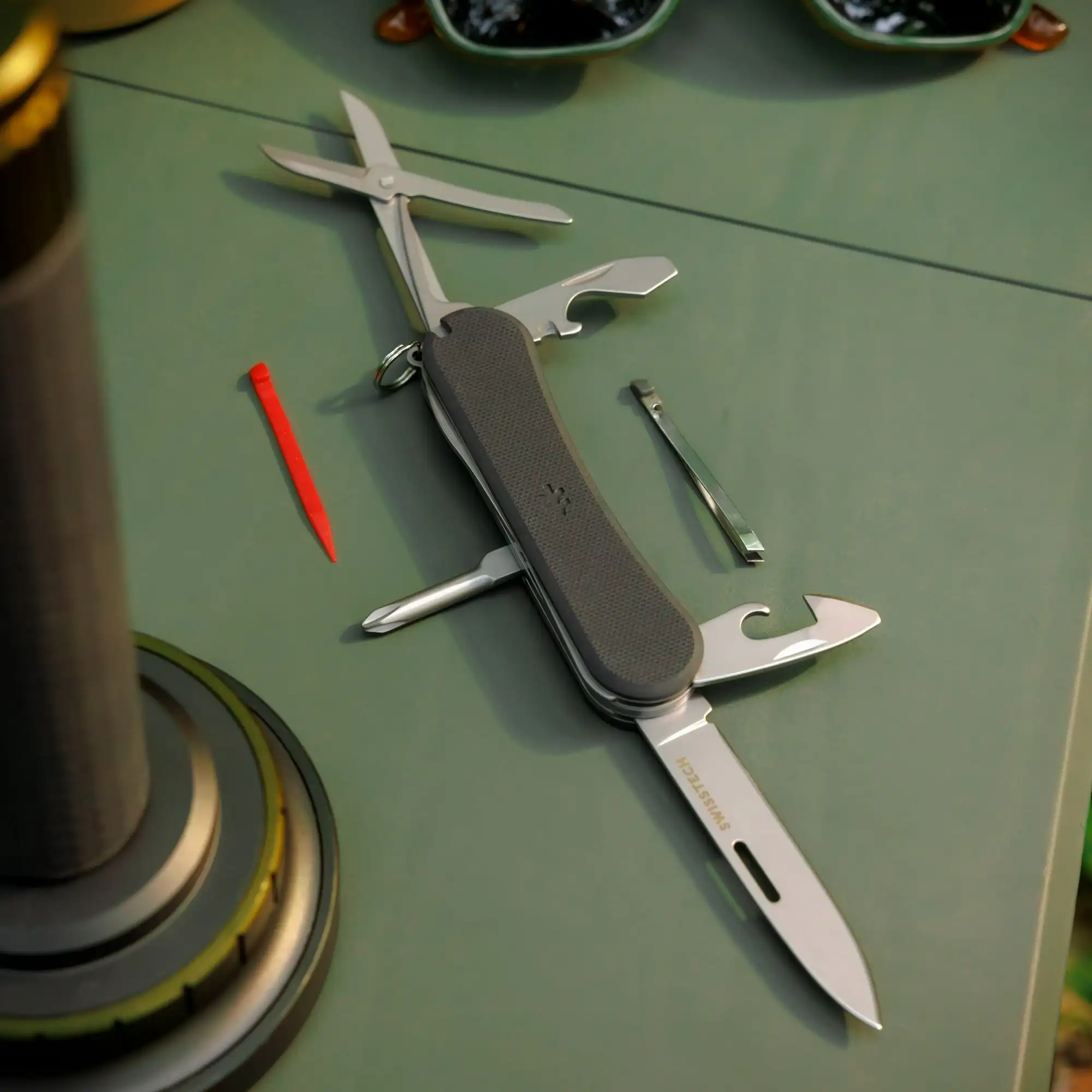 

Многофункциональный нож 12-в-1 с лезвием из нержавеющей стали и ручкой G10