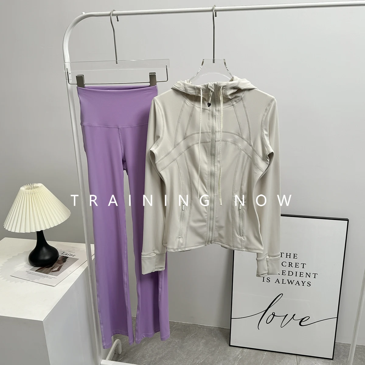 

Высококачественный модный спортивный костюм для женщин на осень и зиму. Faged Running Training Fitness Jacket, голая куртка для йоги с высокой талией.