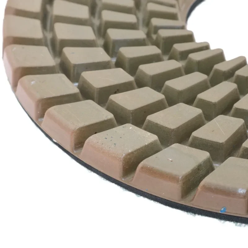 

Stone grinding and polishing pad