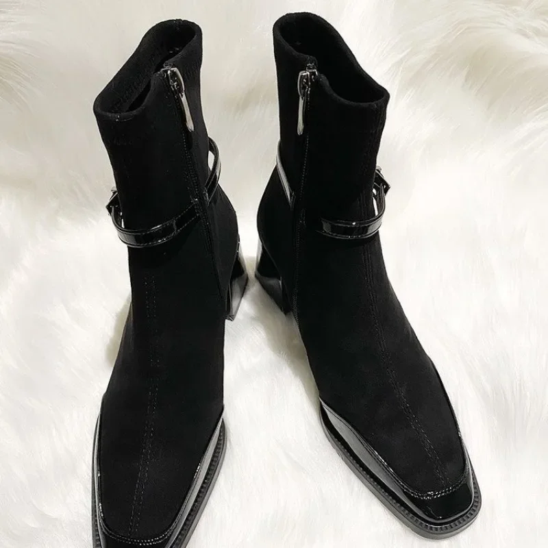 Sepatu Booties Model Buckle Fashion, Ujung Persegi, Panel Suede, Ritsleting Samping, Sol Lembut Anti Selip, Hak Blok Tunggal