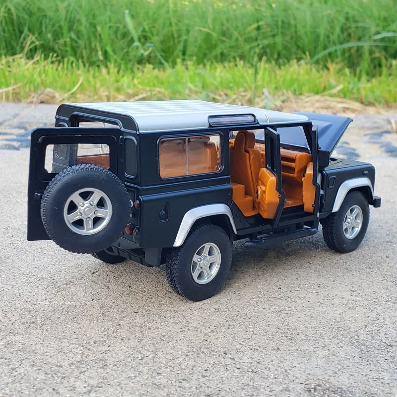 1:32 Land Rover Defender Alloy Car Model Diecasts Toy Metal Simulation Off-road Vehicles Model Childrens Gift A271