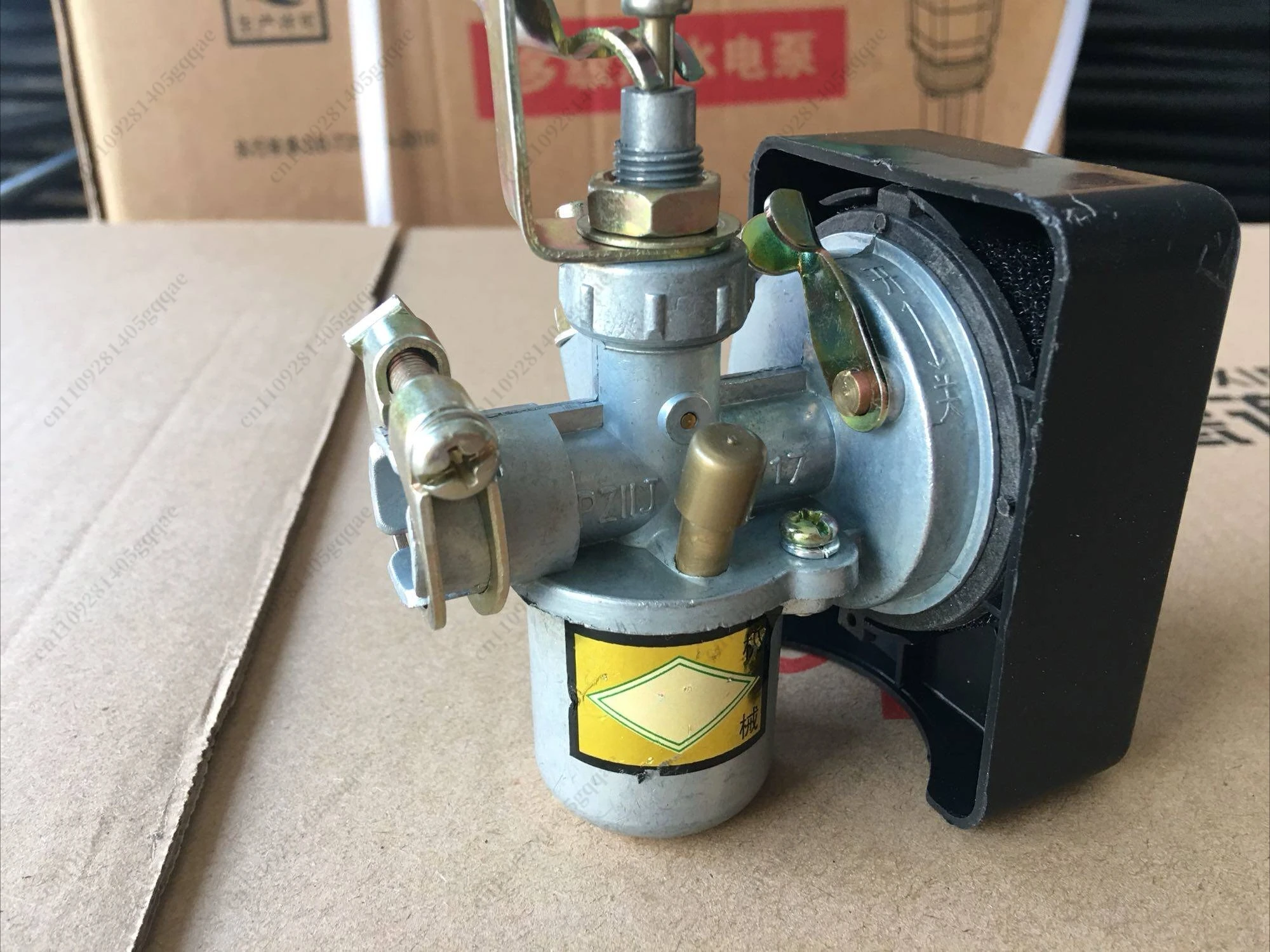 Two-stroke Parts IE40 Engine, Piggyback Type, Motorized Sprayer, Carburetor 18 Engine Carburetor