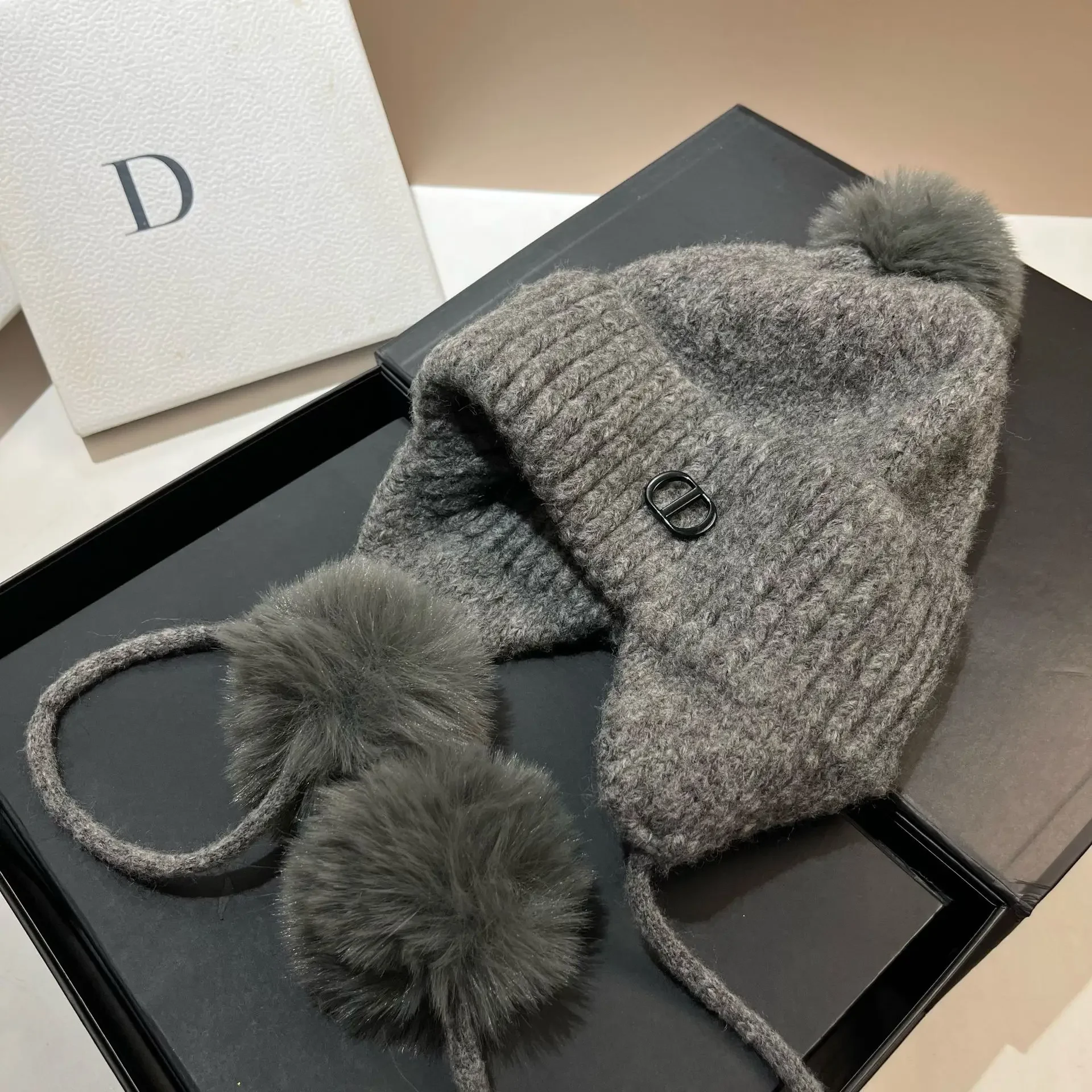 

2025 Winter Knit Beanie - Korean Style Sweet Pom Pom Ear Flap Hat, Wool Blend for Warmth, Perfect for Outdoor Activities