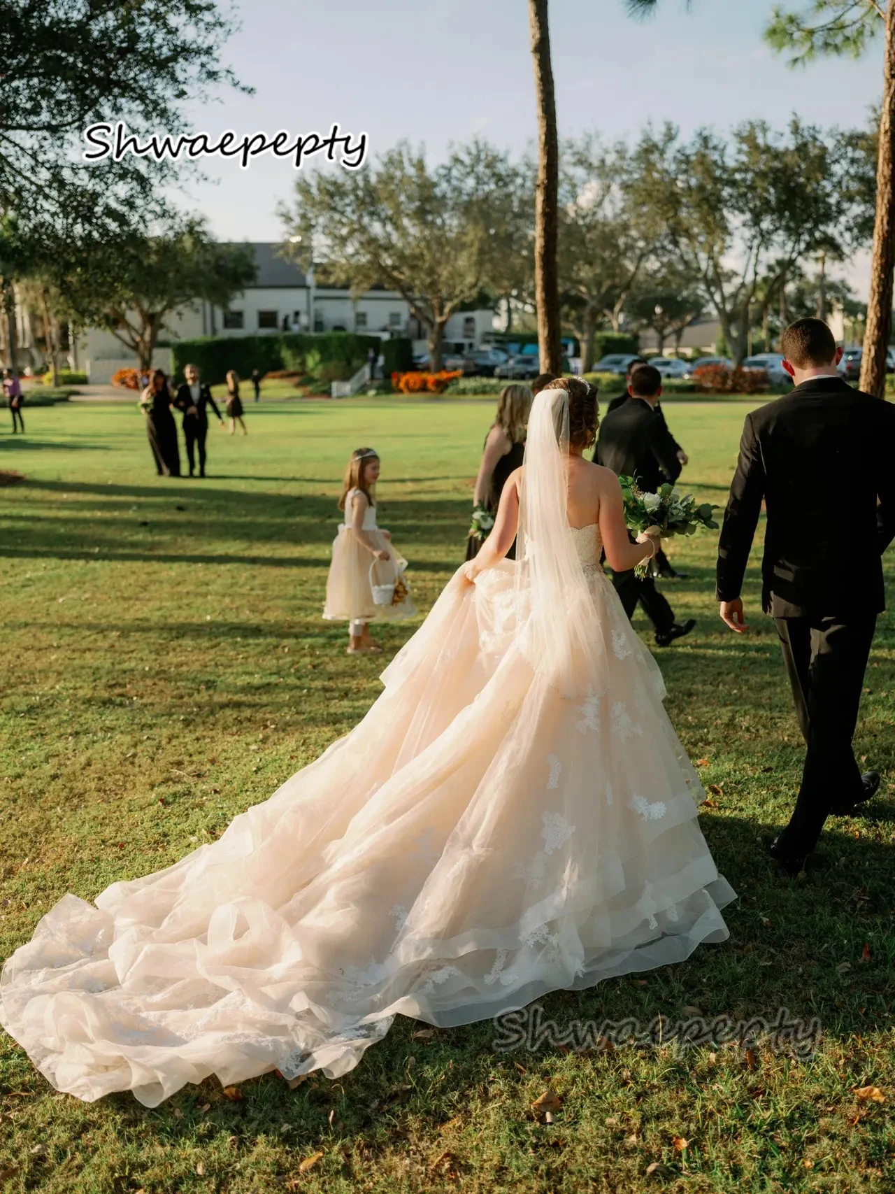 Gorgeous Ruffle Wedding Dress Custom Made Sweetheart Neck Chapel Train Long Country Bridal Gowns Lace Appliques Beaded Sash