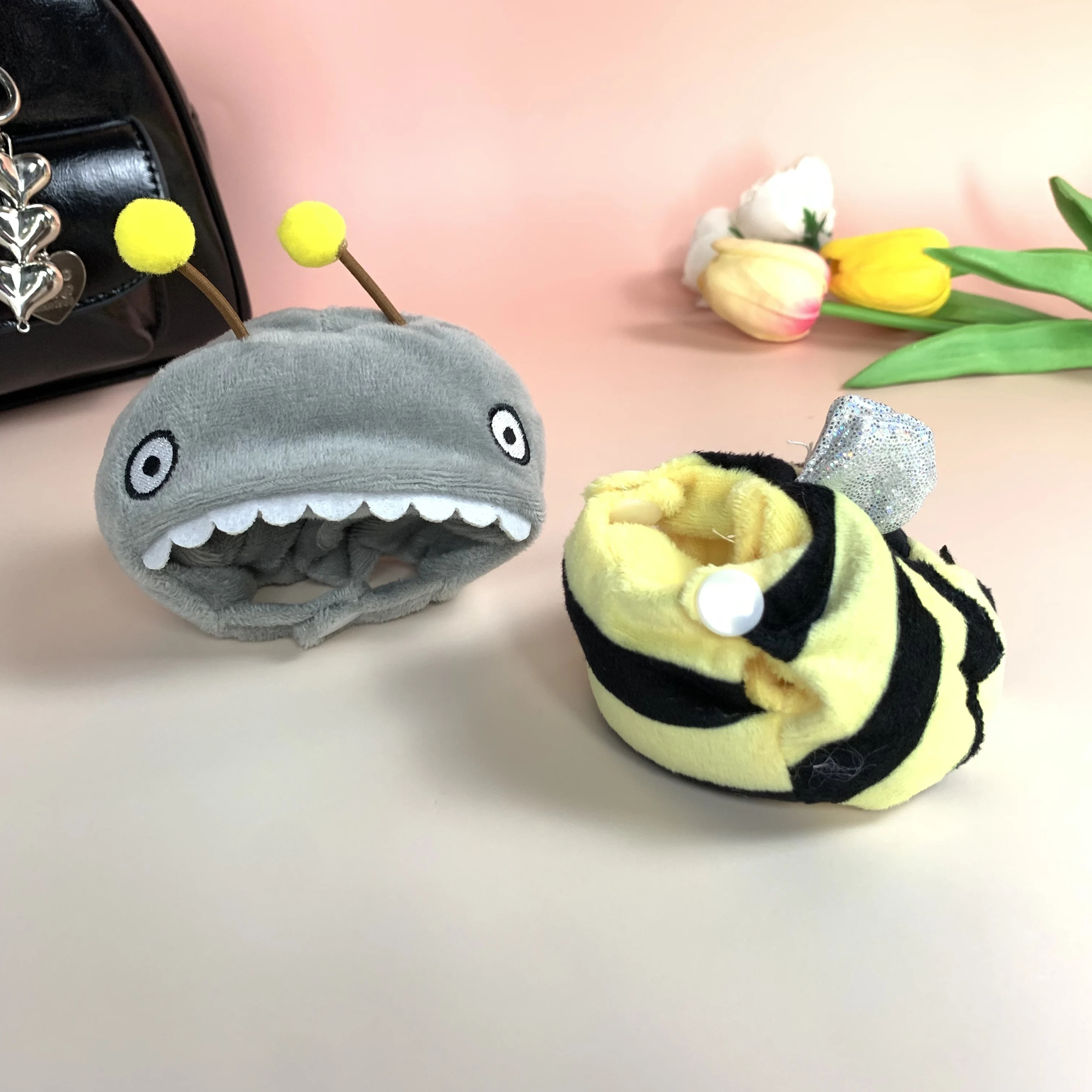 Брелок Labubu Blind Box 17 см — комплект пляжной одежды в очках (сменный виниловый костюм куклы)