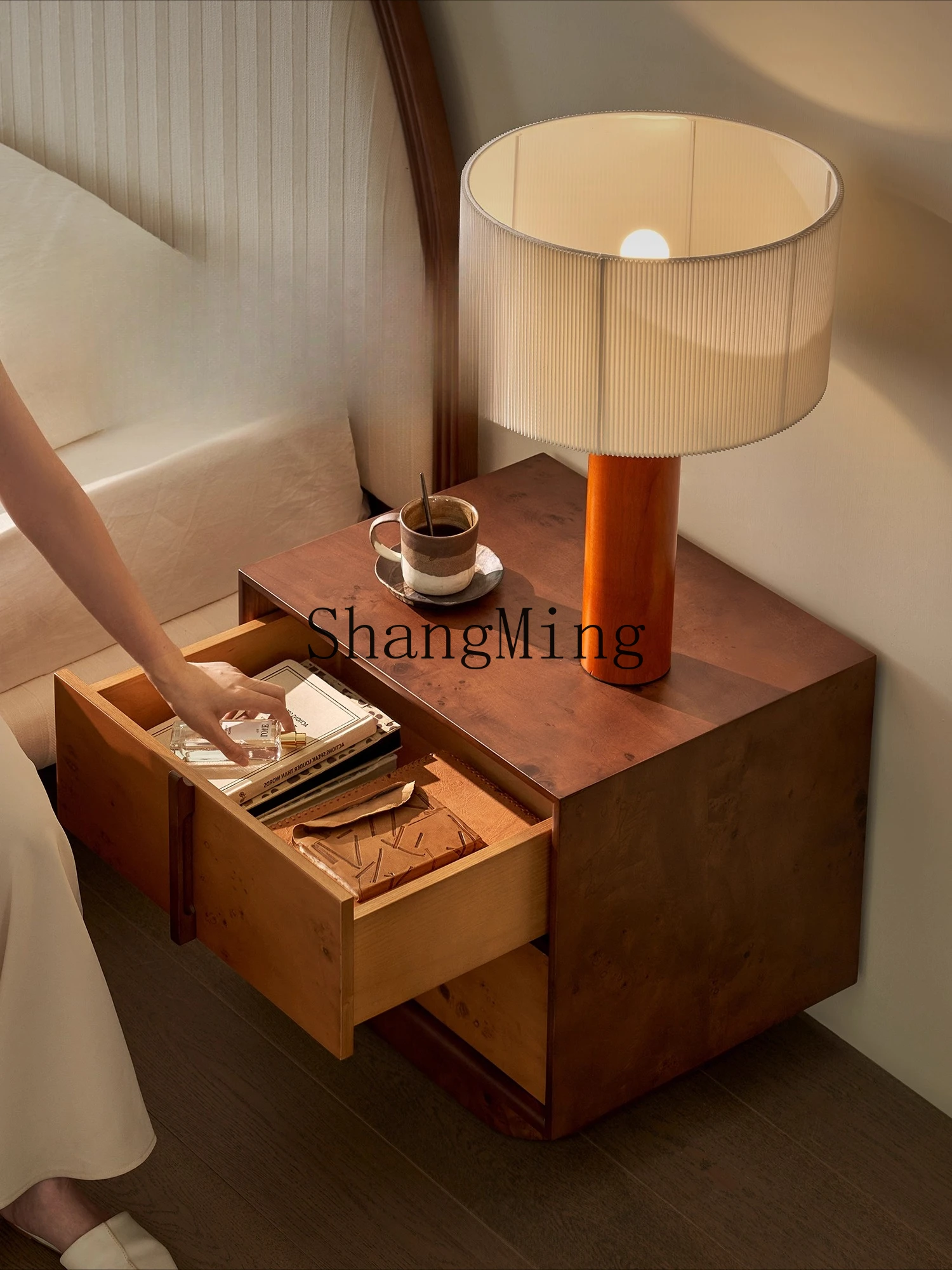 ZYY طاولة بجانب السرير لغرفة النوم المنزلية من الخشب الصلب وخزانة بجانب السرير في العصور الوسطى #4