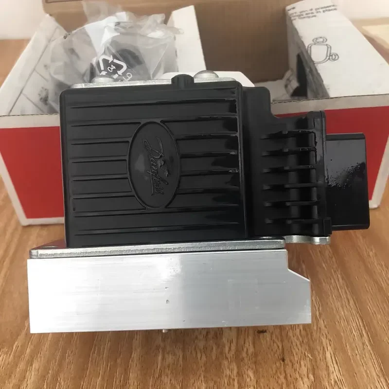 Designed for heavy machinery operators and hydraulic system technicians, this electronic control module offers a precise and