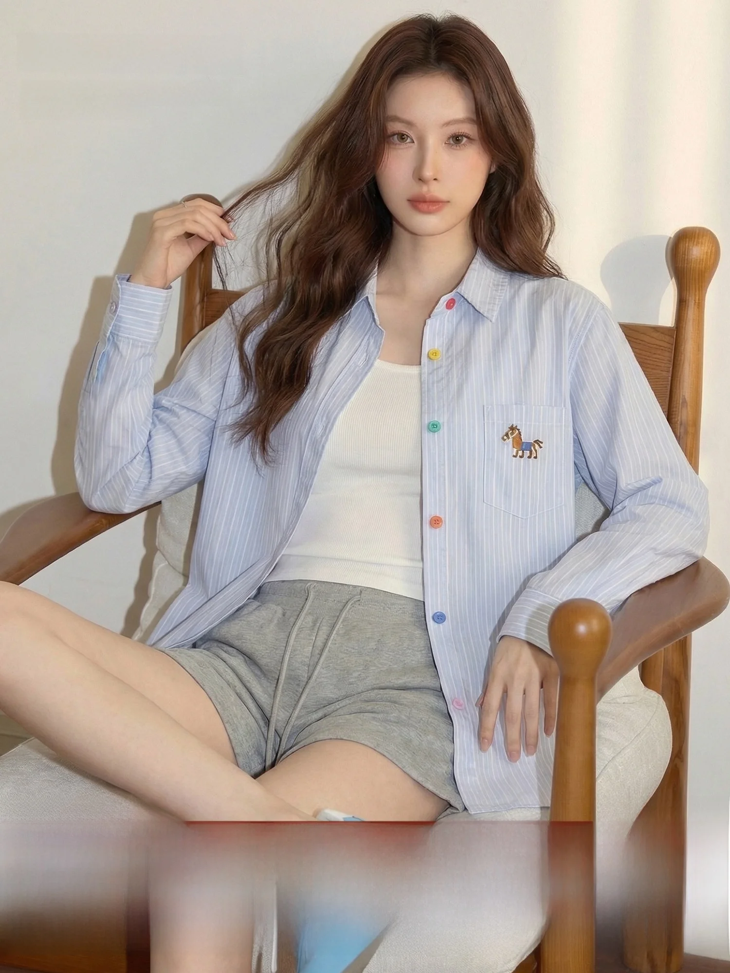 

Женская рубашка Meng Xiaoqi весна 2026: корейский стиль, сине-белая полосатая, свободного кроя, с длинным рукавом, вышивка, универсальный топ для стройности