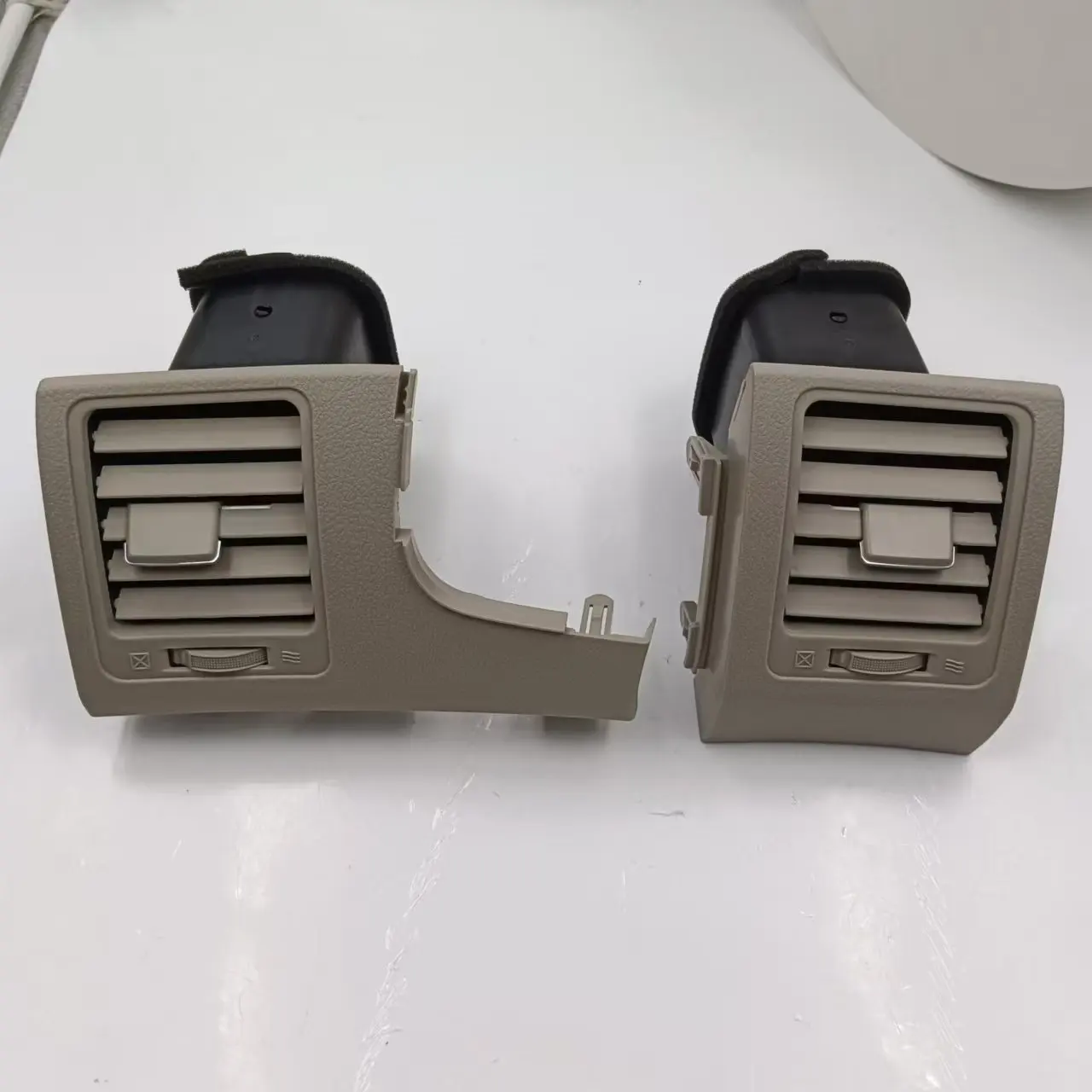

HUIYAN 2PCS Car Dash Air Conditioning Control Side AC Grilles for Toyota Corolla 2008-2013
