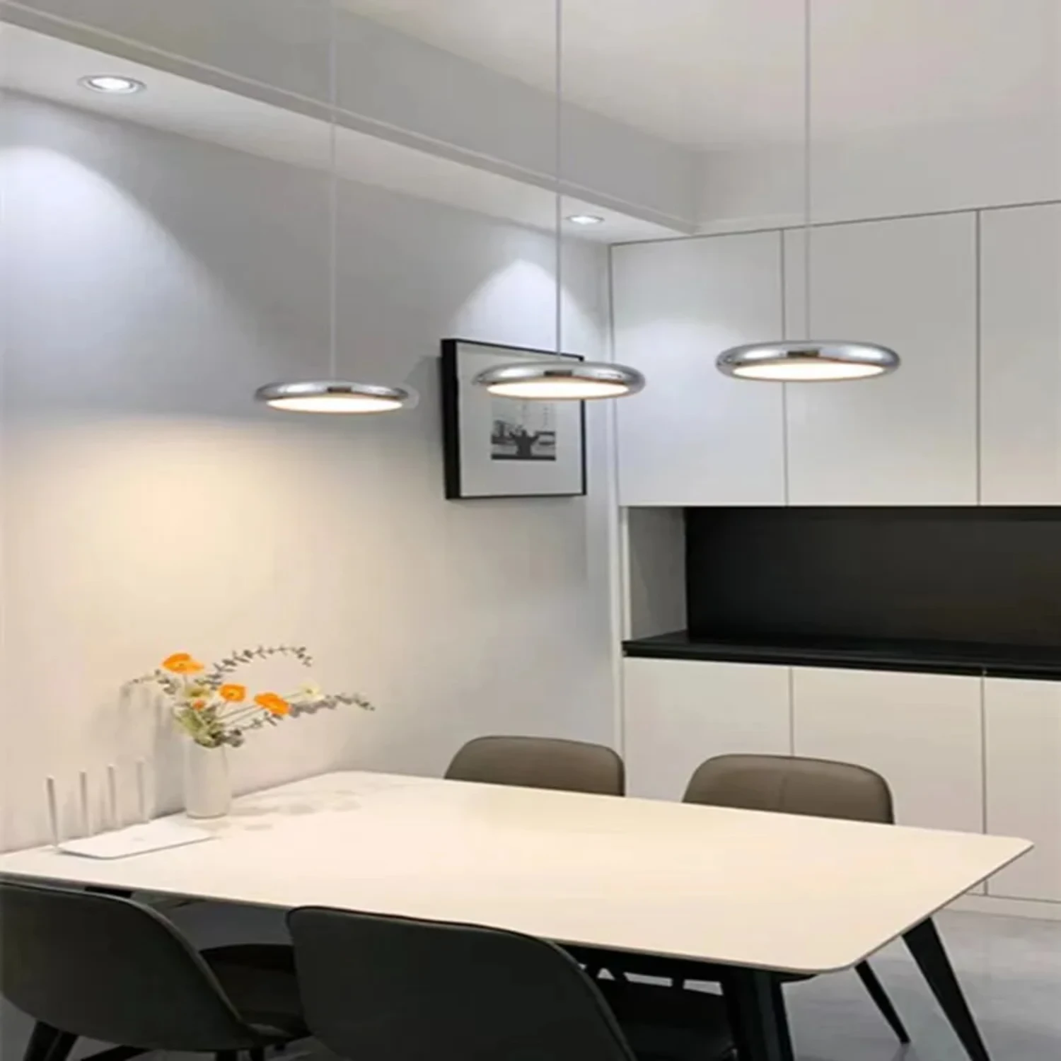 Nuovo lampadario per sala da pranzo moderna semplice lampada da tavolo da pranzo lampada commerciale con piattino volante lampada da comodino a led lampadario da ufficio