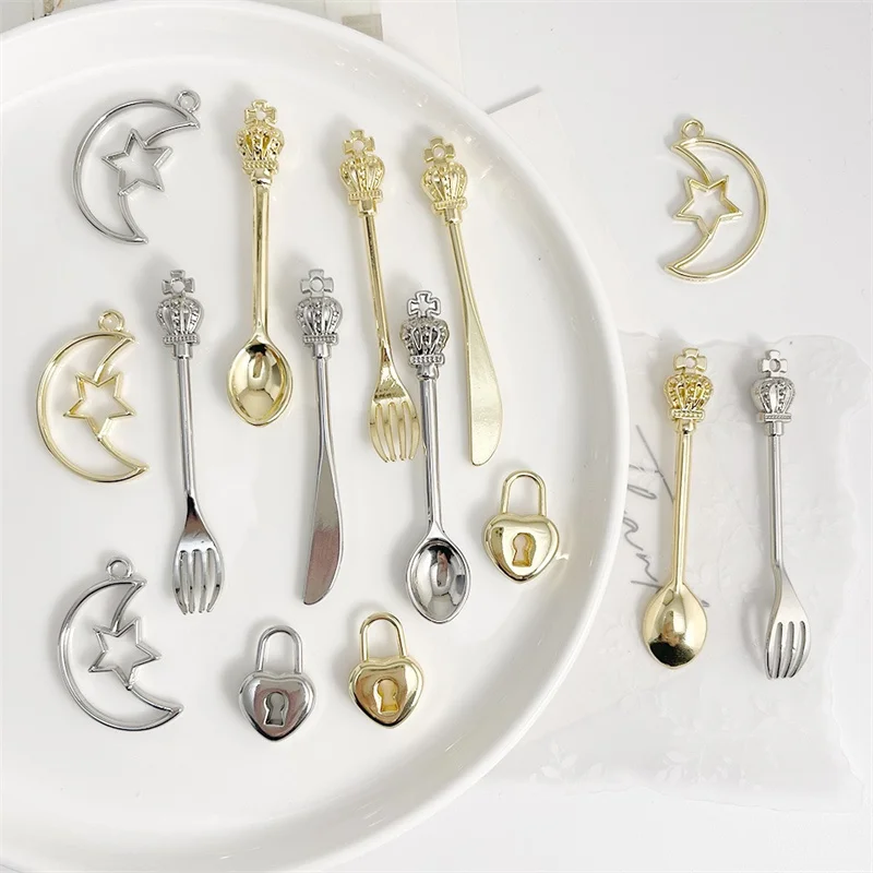 

Newest 50pcs/lot color print geometry Fork, spoon, small knife shape alloy floating locket beads diy jewelry garment accessory