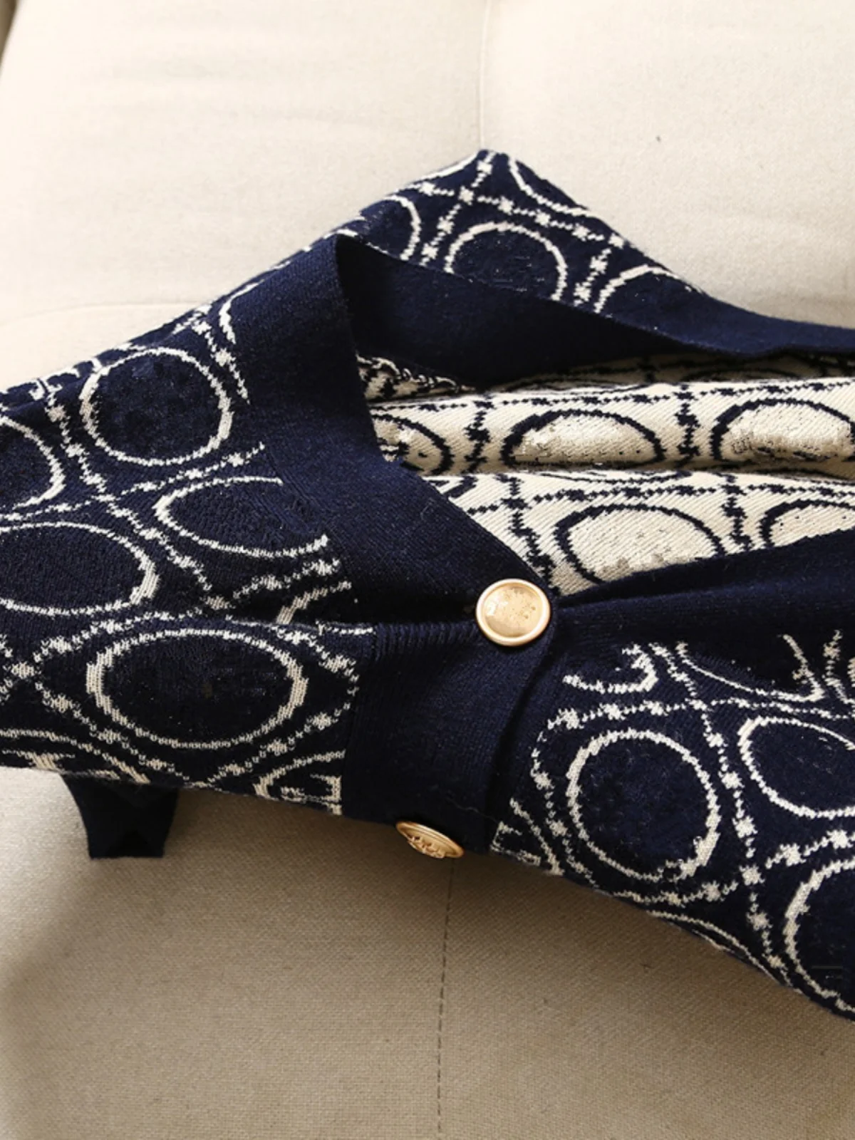 

Вязаный кардиган из шерстяной смеси с V-образным вырезом, женская осенняя верхняя одежда, длинный рукав, уличный стиль, вышивка букв, свободный крой