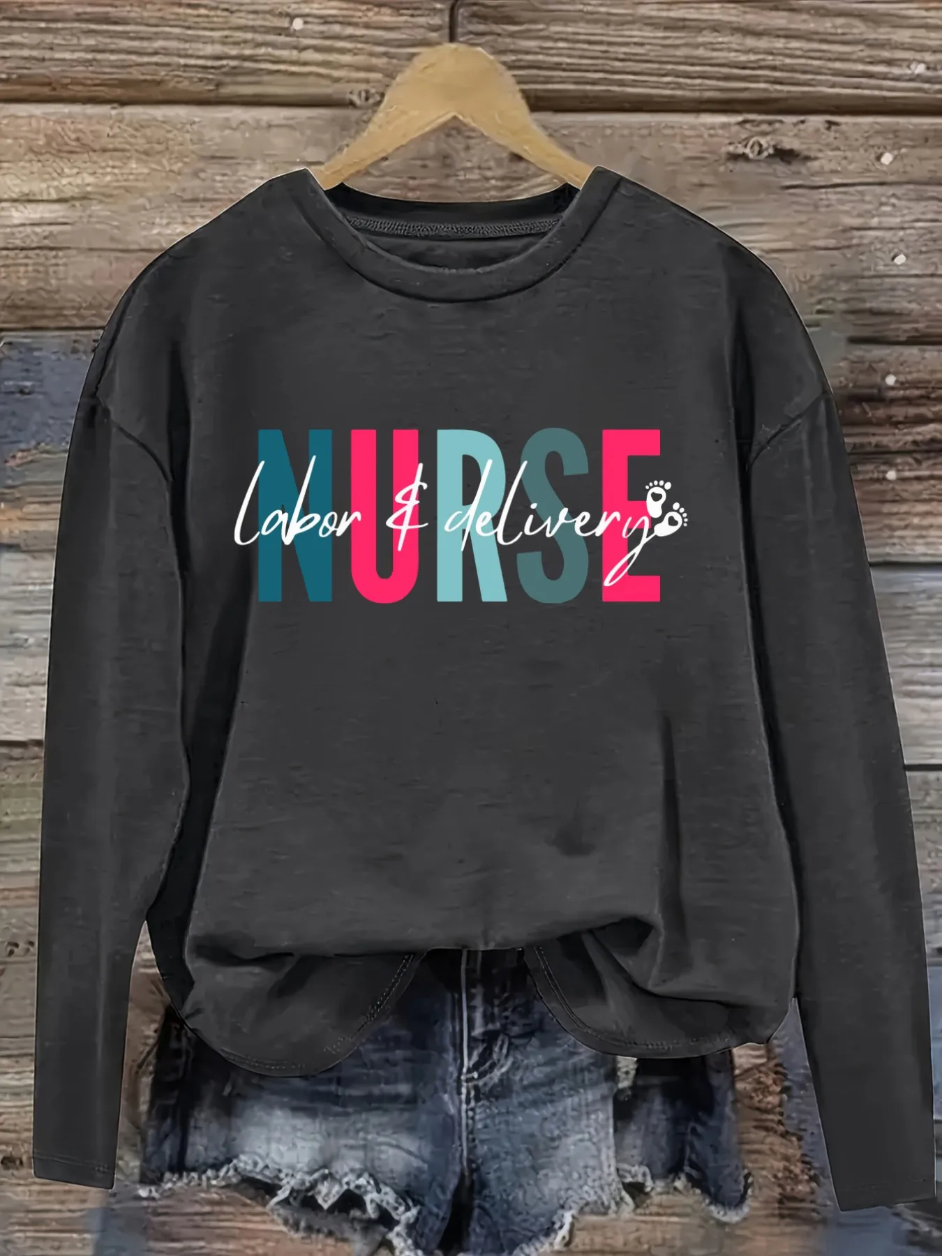 Women's Casual Long Sleeve Crew Neck T-Shirt Nurse Labor And Delivery Text Design, Round Neck Women's Clothing, Machine Washable, Slightly Elastic, Loose Fit, Spring Autumn Winter Women's T-Shirt, Halloween Costume Outfit
