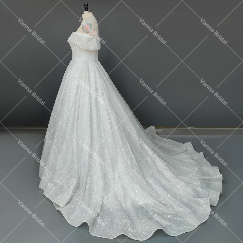 Schimmerndes, schulterfreies Brautkleid aus Tüll mit V-Ausschnitt und Schnürung, flauschiger Pinselschleppe, luxuriöse, individuelle, echte Fotos, glänzende Brautkleider