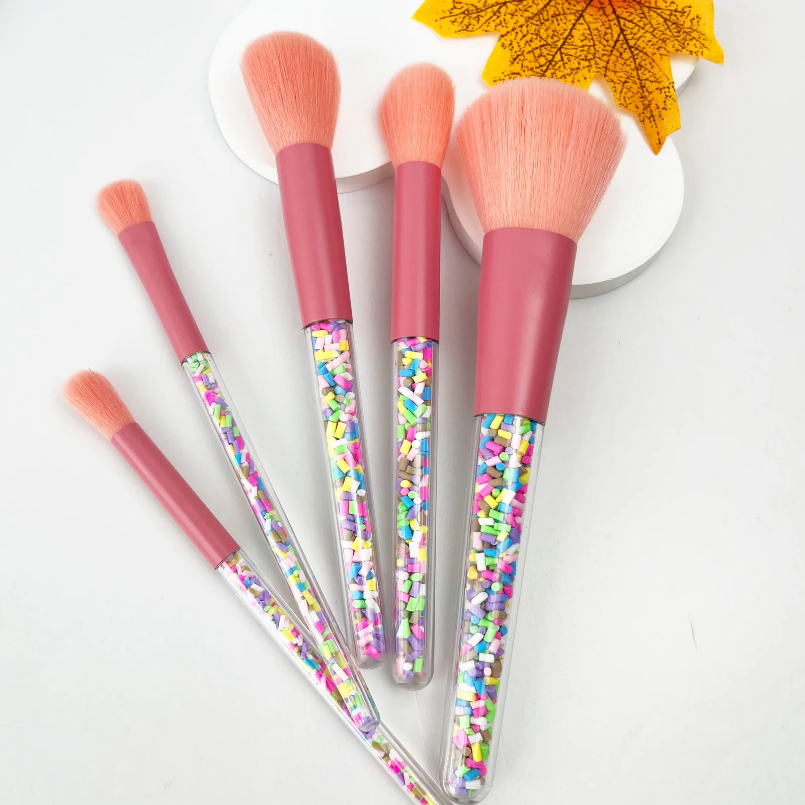 5PCS Stylish and Cute Candy-Colored Makeup Brush Set with Bonus Mushroom Head Sponge Make You the Center of Attention!