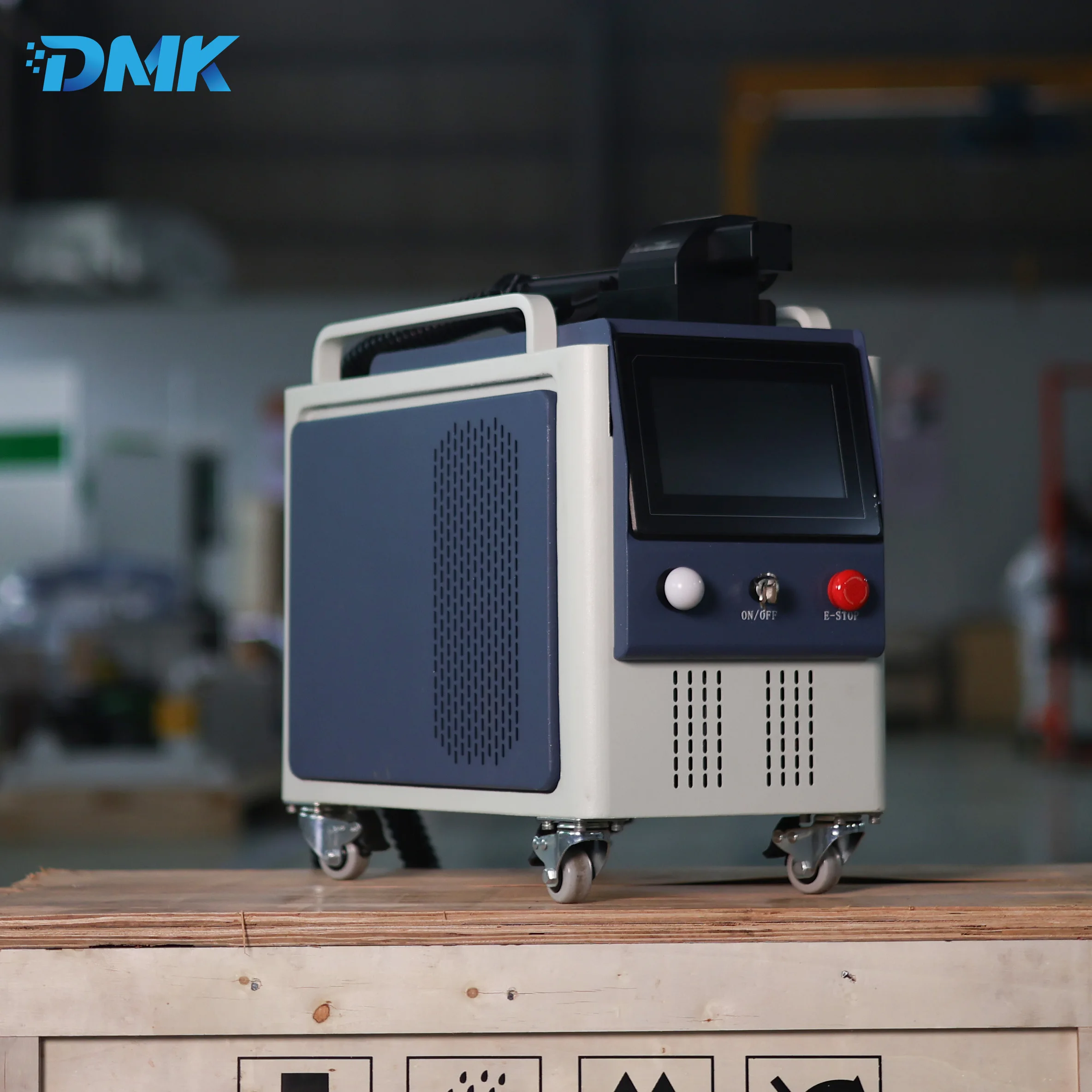 Mesin Pembersih Laser Serat Pulsa DMK LASER 300w 500w, Peralatan Presisi untuk Pembersihan Kayu, Cat Mobil, dan Penghapusan Minyak