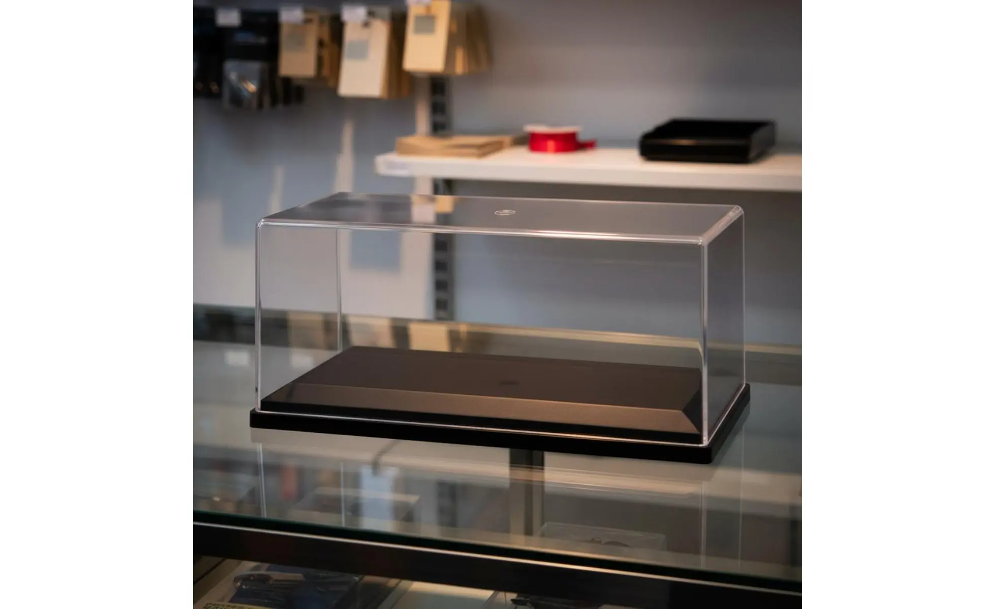 Transparent Display Cover with Base High Clarity Acrylic Model Display Case Stackable Showcase Box Dustproof Transparent Display Cover with Base High Clarity Acrylic Model Display Case Stackable Showcase Box Dustproof