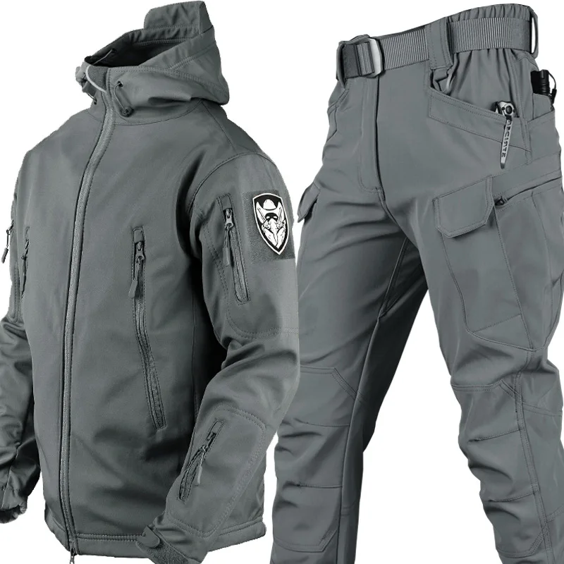 Low Price Sale of Men\'s Outdoor New Soft Shell Waterproof and Cut Resistant Thick Wool Fleece Multi Pocket Tactical Set