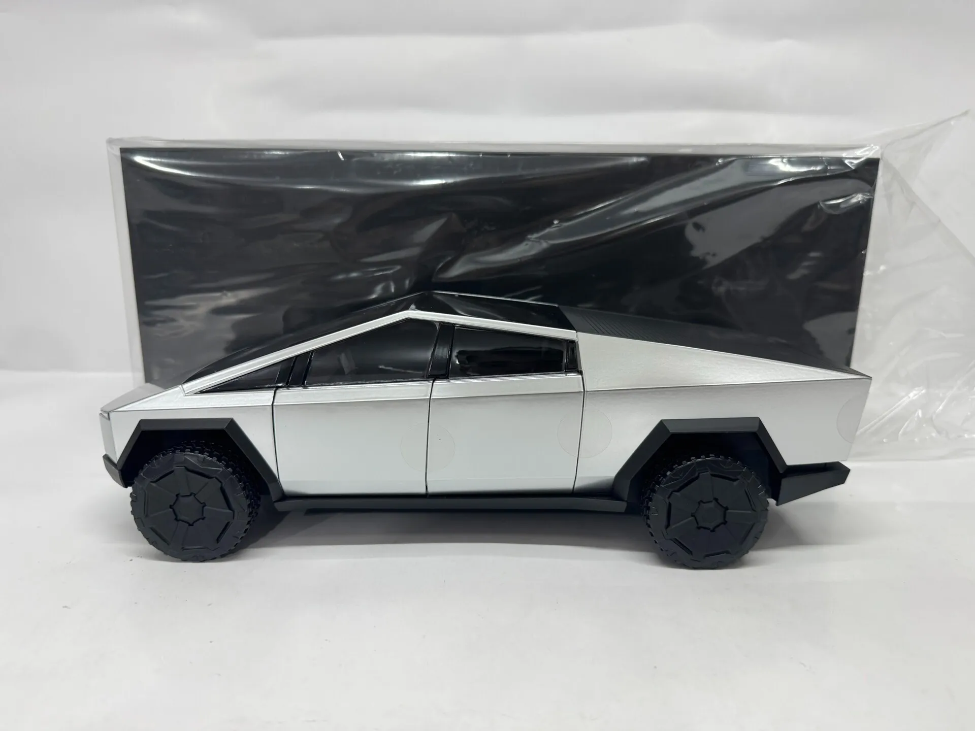 Original Factory 1:18 Cybertruck Pickup Simulation Limited Edition All Open Alloy Metal Static Car Model Toy Gift