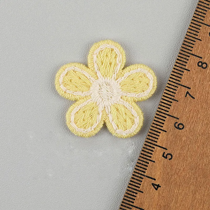 30 Stück bunte wasserlösliche Stickerei-Applikationen in Form von fünfblättrigen Blumen für DIY-Haarspangen-Zubehör. – Detail 10