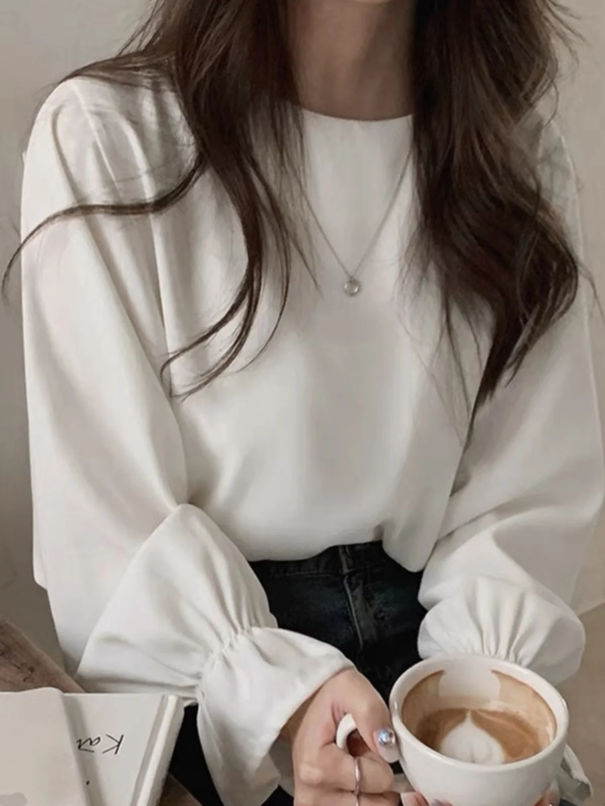 

Loose Women's irt Korean Sle round Ne Bell Sve Pure Color Inner Wear Top Sweet Temperament Autumn Faion