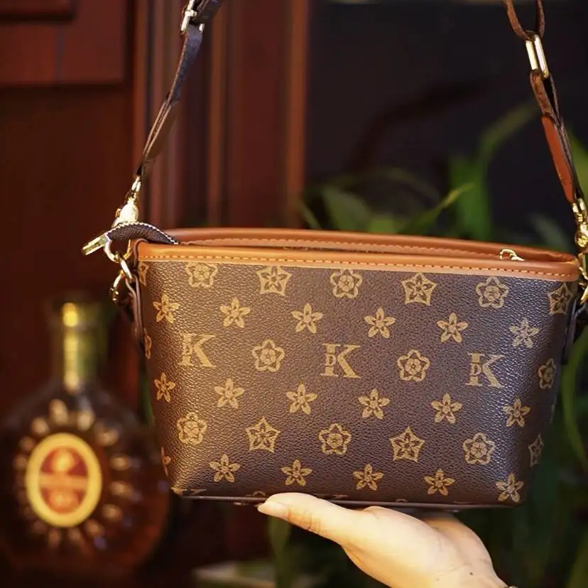 

Famous Designer Elegant Handbags Leather for Women, Ladies Crossbody Shoulder Bag Classic Popular and Lightweight for Shopping