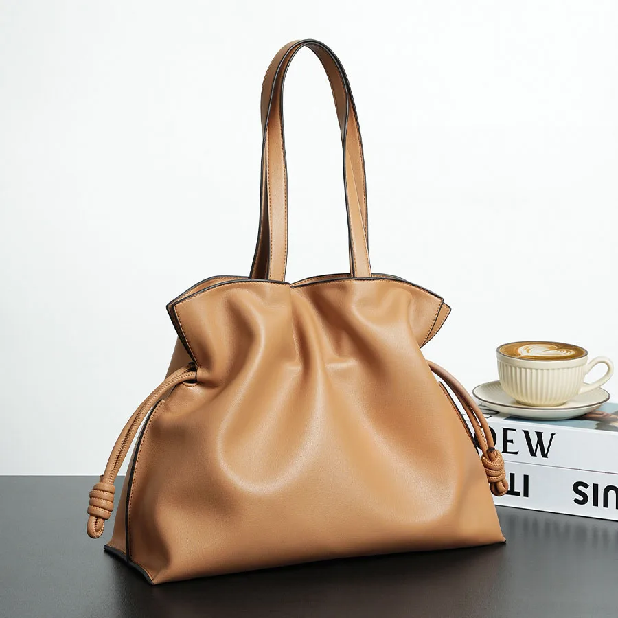 

Fashionable ladies' tote bag, genuine leather pleated cloud bag, high-end large lucky bag, cowhide drawstring bucket bag