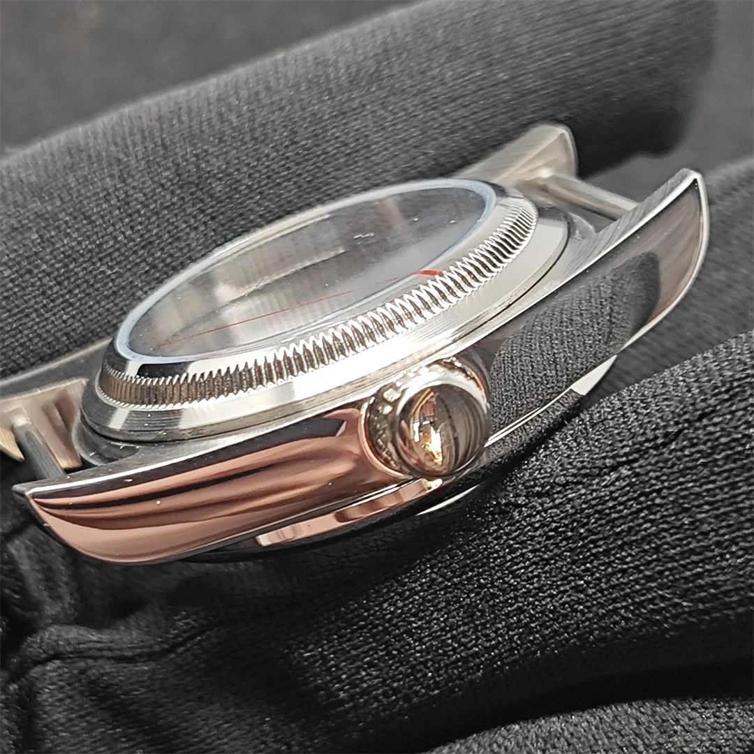 Cassa per orologio argentata rotonda smussata in acciaio inossidabile da 36 mm Accessori di ricambio per orologi in vetro zaffiro per movimento NH35/NH36/4R