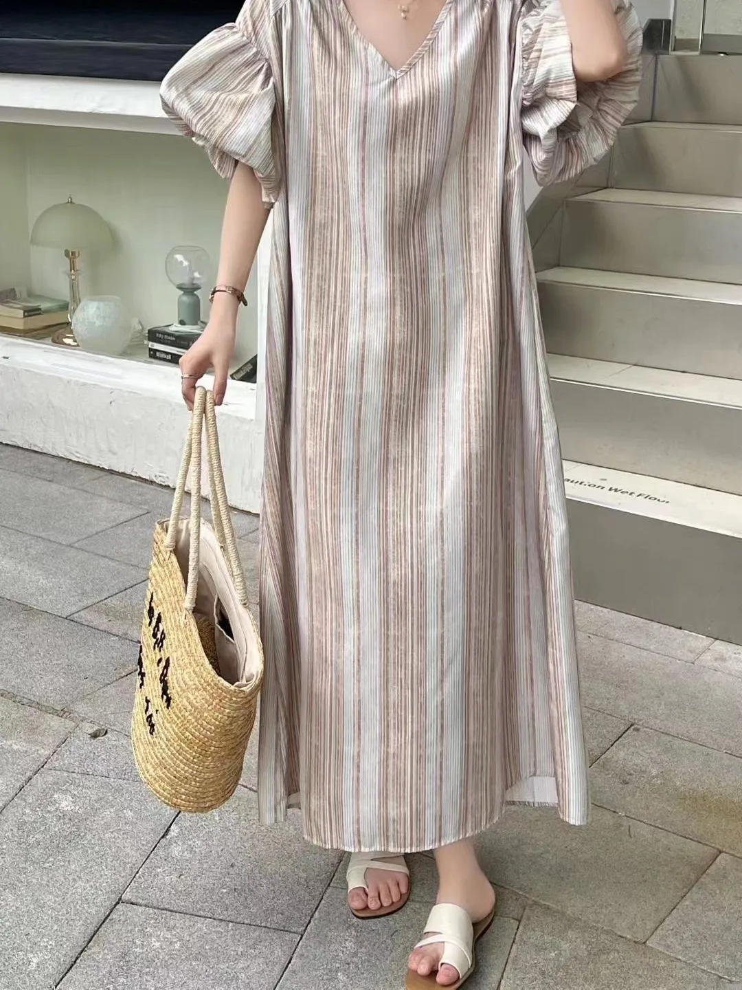 Loose Women's V-Nec…