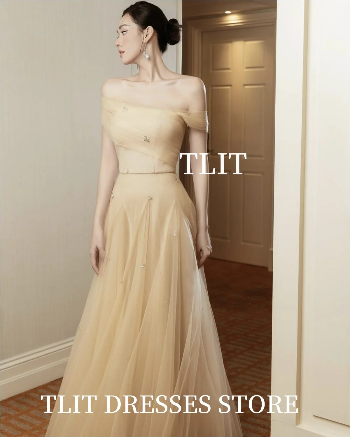 فساتين سهرة أنيقة من التول الحريري باللون الأصفر الفاتح من TLIT مخصصة قبالة الكتف بدون حمالات فساتين حفلات كريستال على شكل حرف a تنورة