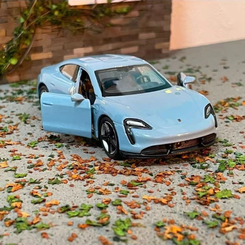 WELLY 1:36 Porsche Taycan Turbo S Alloy Car Model Diecasts Metal Toy Vehicles Car Model Pull Back Collection Childrens Toys Gift