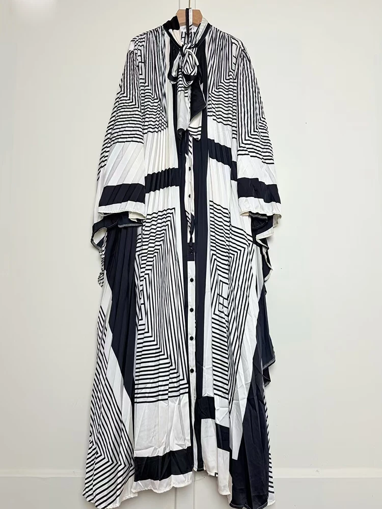 Sukienka damska z nadrukiem w stylu retro geometrycznym, kołnierzykiem w kształcie kokardy, zapinana na jeden guzik, z rękawami typu \"batwing\", bufiaste spódnice, luźna plisowana spódnica, kolekcja jesień 2025.