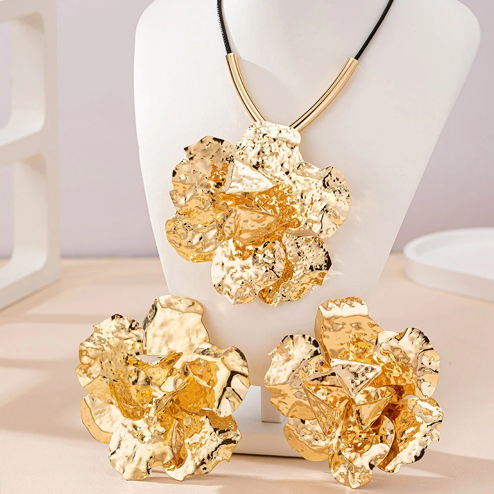 المعادن تكدرت زهرة قلادة قلادة وأقراط مجموعة للنساء مجوهرات الأزياء اكسسوارات رائجة البيع هدية حفلة 2024 نمط جديد