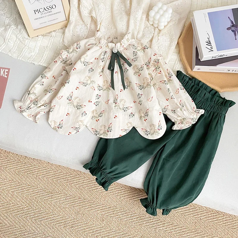 

Корейский весенний комплект одежды для маленьких девочек 2024 года из 2 предметов, хлопковая блузка с цветочным принтом, свободный зеленый костюм с брюками, наряды для маленьких девочек