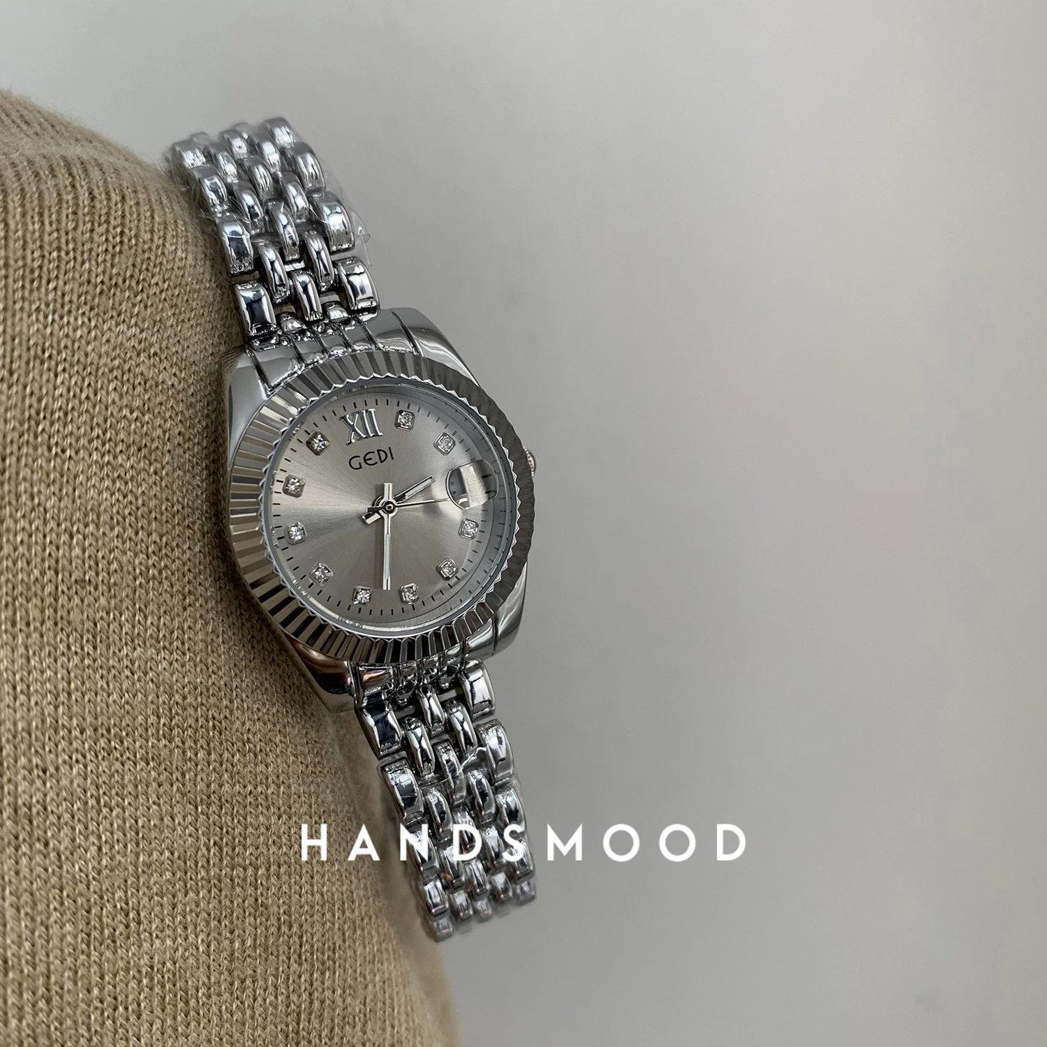 Light luxury fashion high-end silver-gray ladies calendar watch niche fashion atmosphere watch business simple watch gift