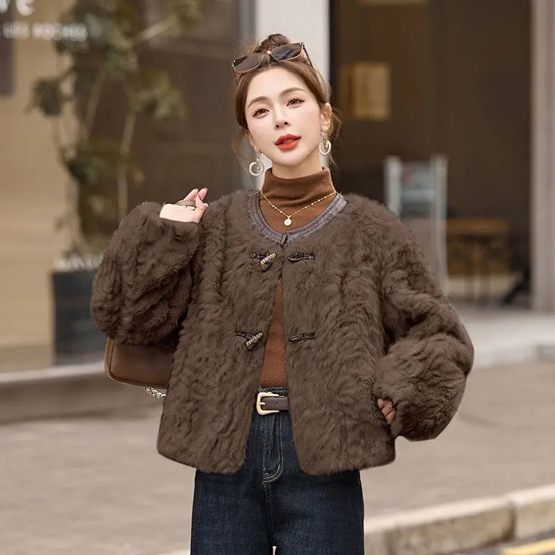 2026 Fairy Fur Dopamine Jacket Women's Horseshoe Sleeves Thickened Versatile Fur Integrated Warm Temperament Small Fragrant Wind