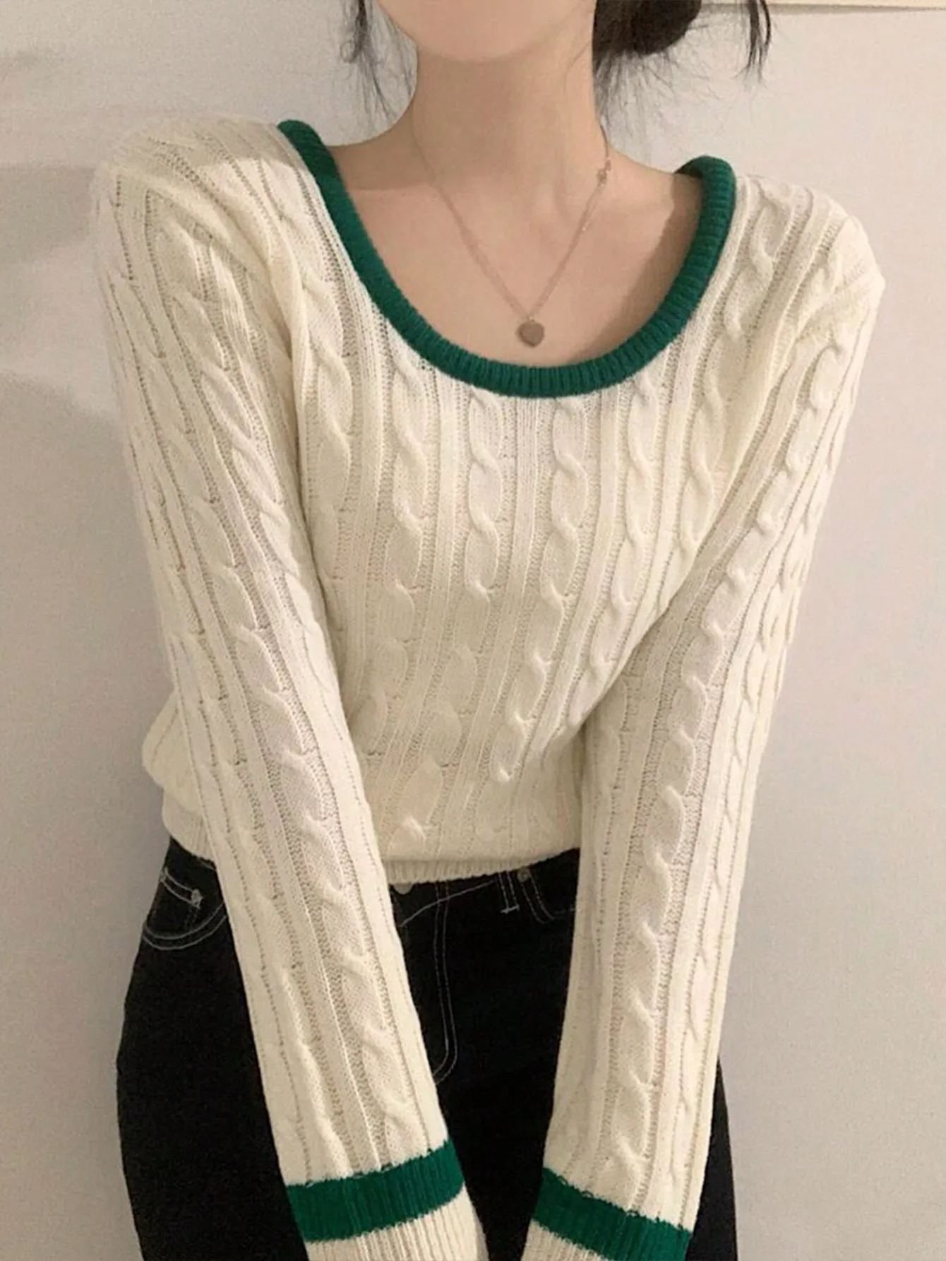 Korean High-End Contrasting Edge U-Neck Knitwear for Women 2024 New Spring & Fall Small Unique and Chic Small Top