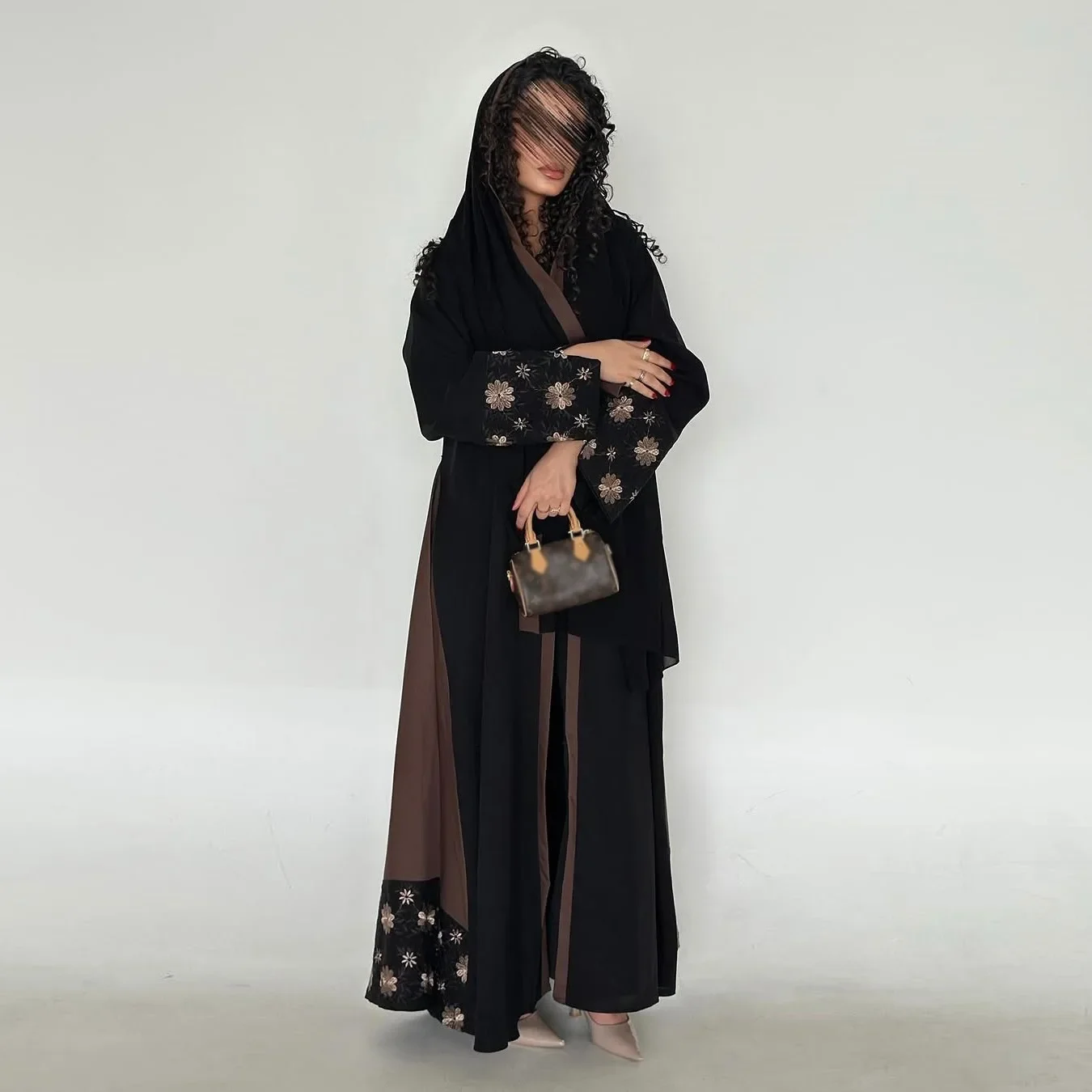 

Abaya Outside Wearing Dubai Fashion Embroidered Long Coat Embroidered Robe Muslim Women Loose Robe Dress