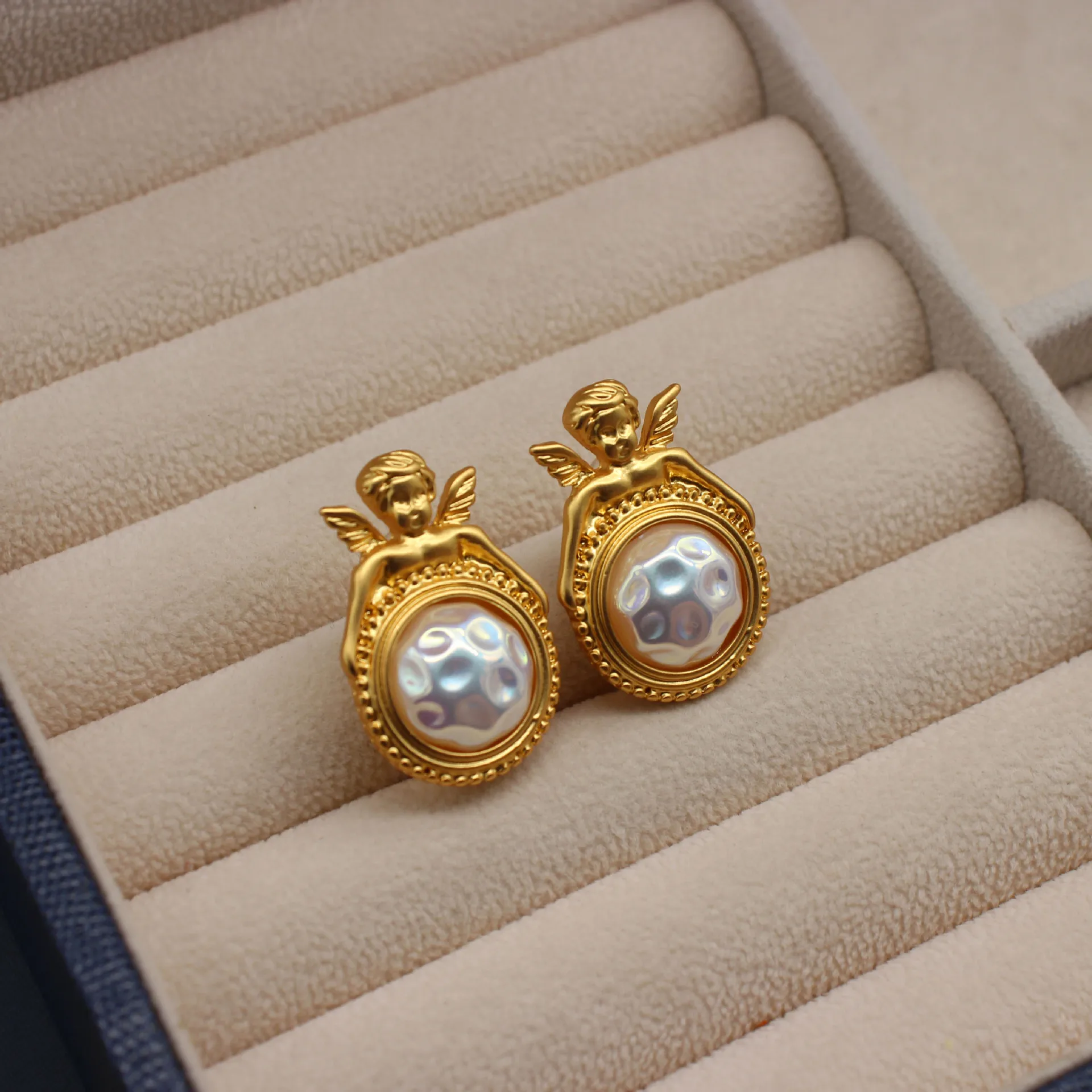 European court medieval return vintage baroque pearl ear clip