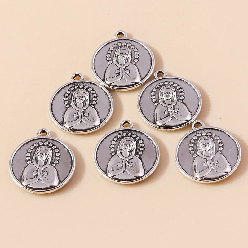 Leslie 10 Stück silberfarbene Statement-Anhänger in runder Form mit Jungfrau-Maria-Motiv, passend für DIY-Halsketten, 26 x 15 mm, Metalllegierung – Detail 5