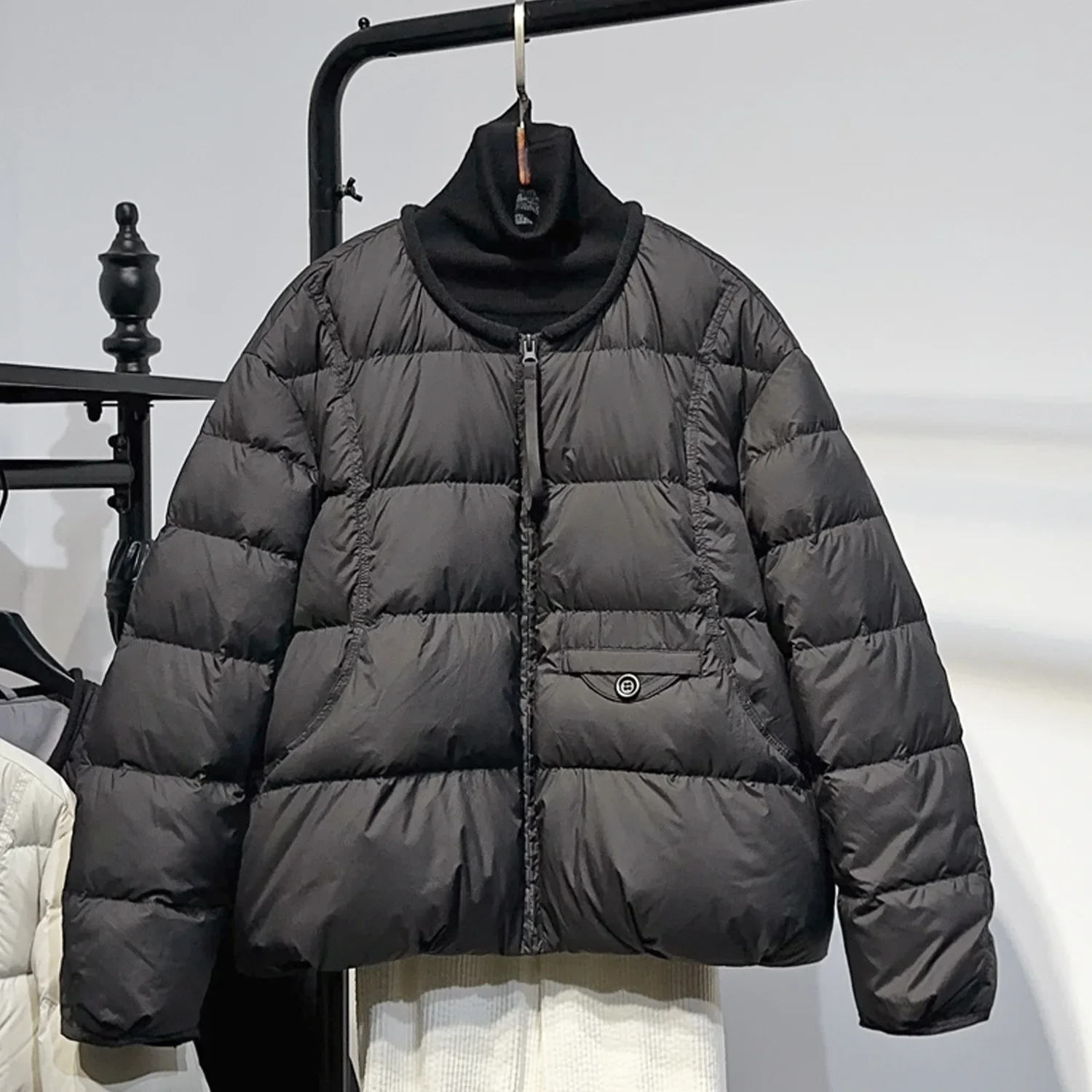 سترة نسائية شتوية قصيرة خفيفة الوزن للغاية ورقبة دائرية معطف منتفخ كاجوال أنيق على طراز الشارع للارتداء اليومي #2