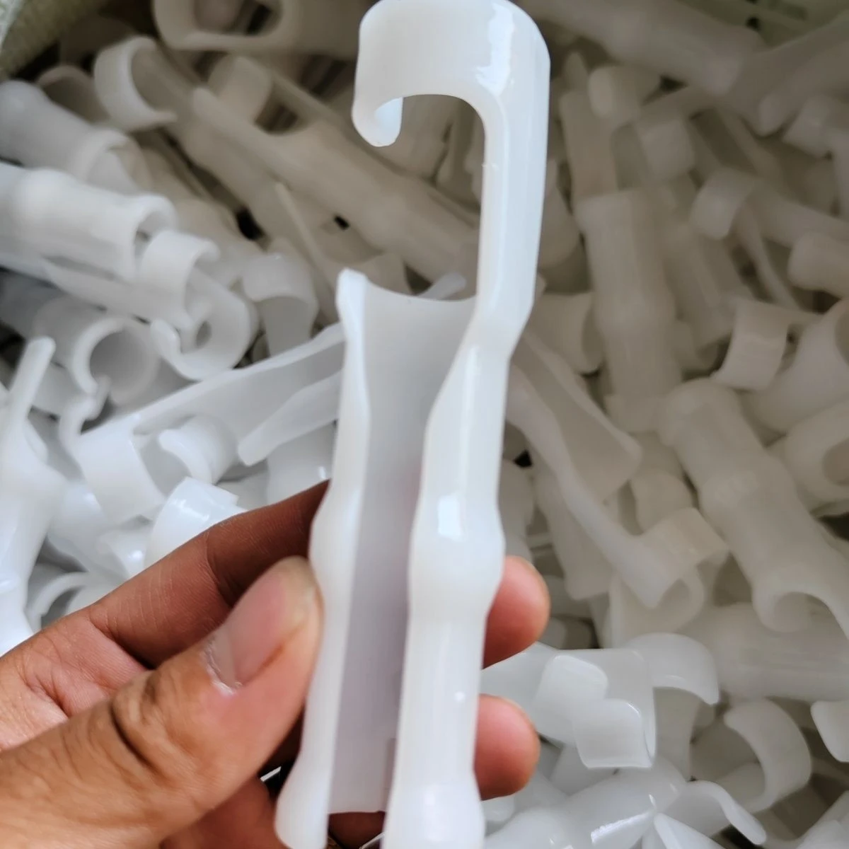 30pcs Wind‑Resistant Thickened Korean‑Style Greenhouse Film Clip 25mm Buckle Durable Greenhouse Roll Film Fixing Clamp view 2