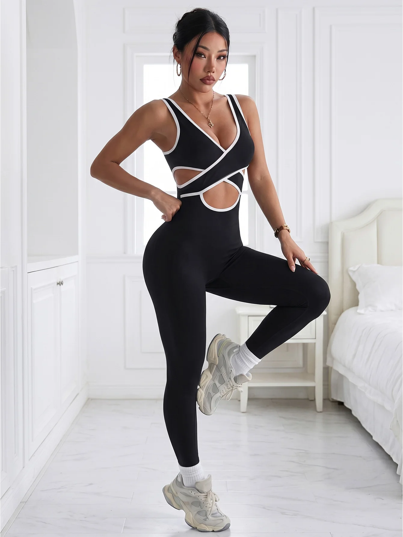 Women Criss Cross Cutout Contrast Piping Workout Jumpsuit Sleeveless Sculpting Yoga Bodysuit