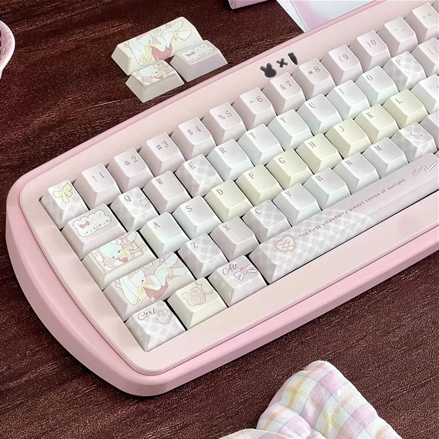 Sweet Strawberry Milkshake Themed Keycaps PBT Thermal Sublimation 137 Key Mechanical Keyboard Keycaps Cherry Height Keycaps