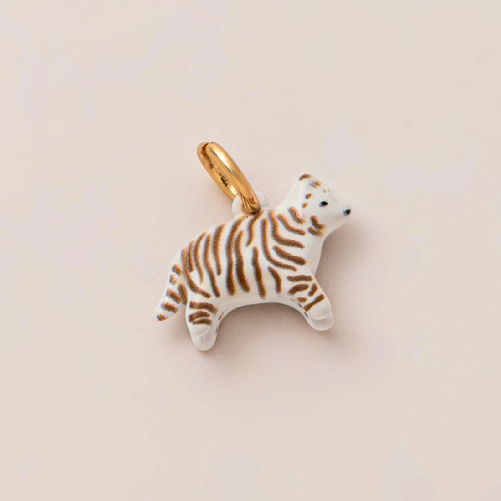 Modische und minimalistische Anhänger für die Schmuckherstellung: Fünfzackiger Stern, kleines Haus, Schnecke, Tiger, Blume. – Detail 6